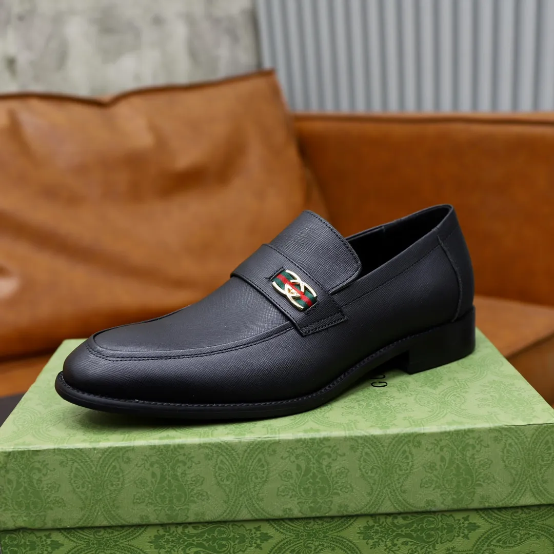 Men's shoes: 250🙅‍♂️🙅‍♂️🙅‍♂️Niuli Brand: GUCCI Size: 38-44 (45 can be customized) Level: Counter classic Material: Original soft cowhide upper Comfortable cowhide lining Original lightweight outsole Style category: Business casual footwear Driving leather shoes Color: Actual picture color